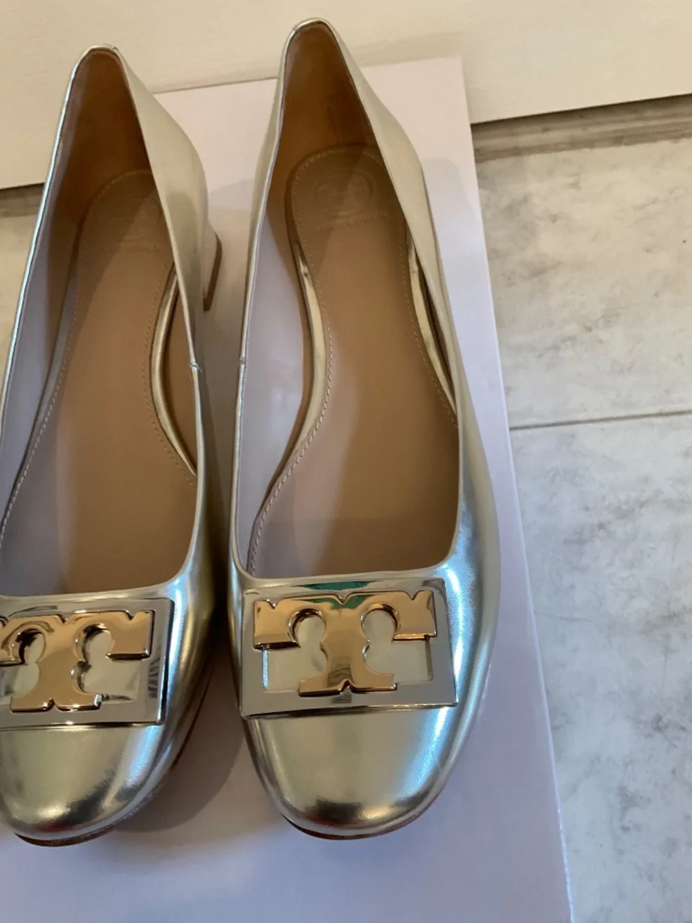 Tory Burch Gold Metallic Leather Slip on T Shoes Size 9M ~NEW - Picture 3 of 8